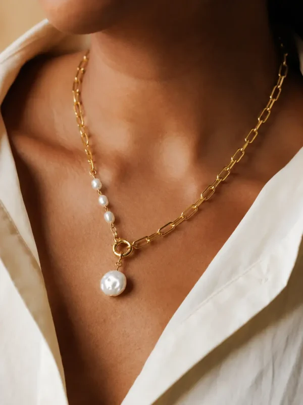 Model wearing gold irregular pearl pendant necklace