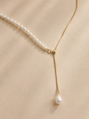Freshwater pearl spliced Y drop necklace close up