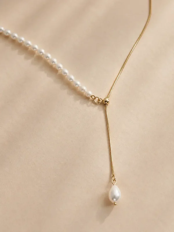 Freshwater pearl spliced Y drop necklace close up