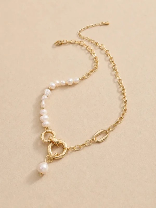 Gold freshwater pearl toggle link necklace close up